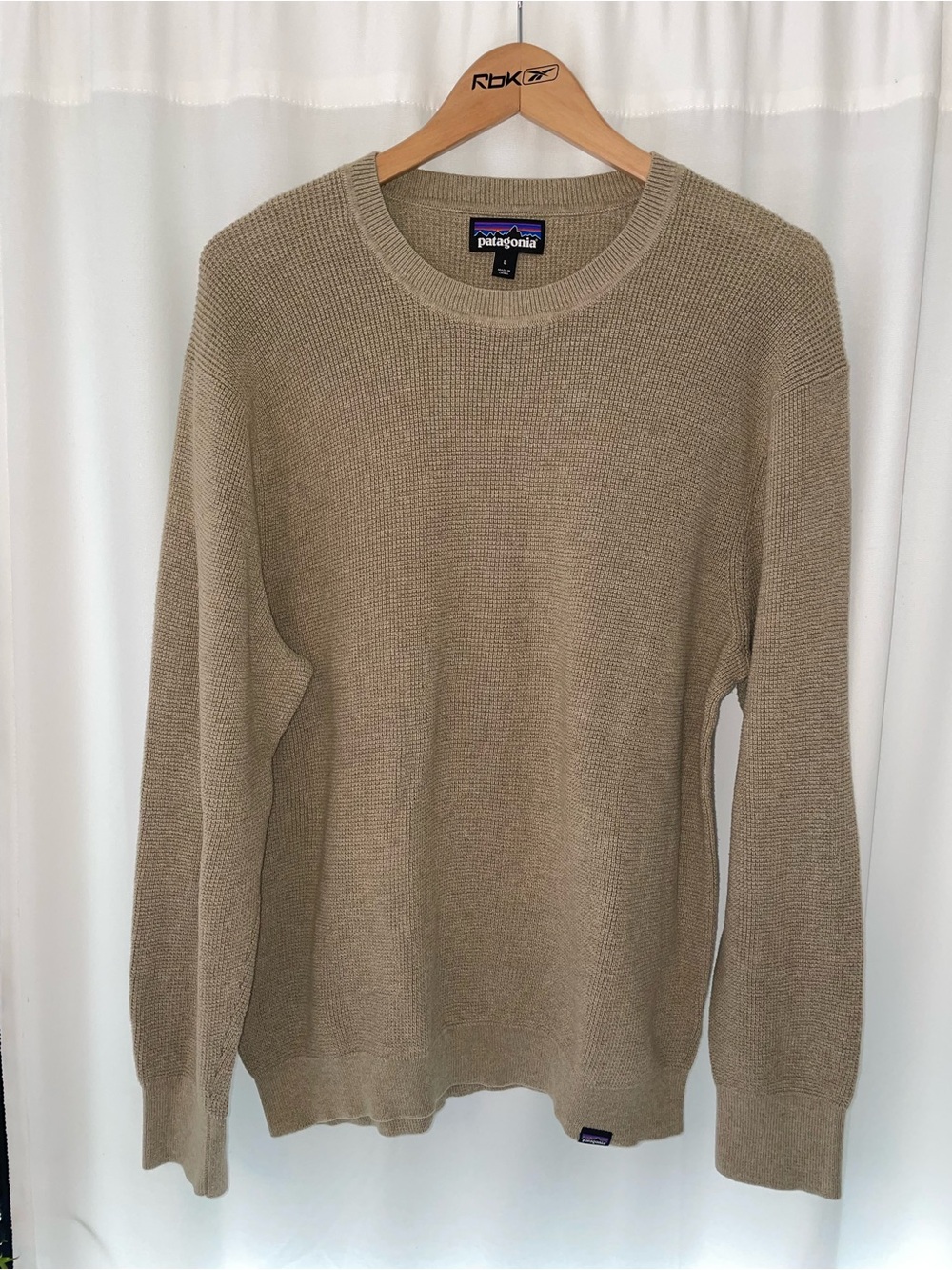 Patagonia long sleeve yewcrag crew pullover sweater men’s L large tan beige